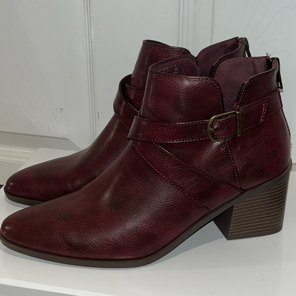 FRYE AND CO Pembrooke boots